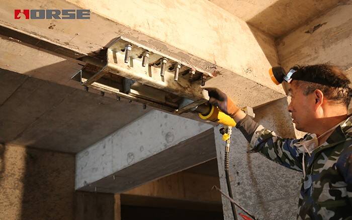 Laminado CFRP pré-esforçado para reforçar o estacionamento subterrâneo Laminado CFRP pré-esforçado para reforçar o estacionamento subterrâneo