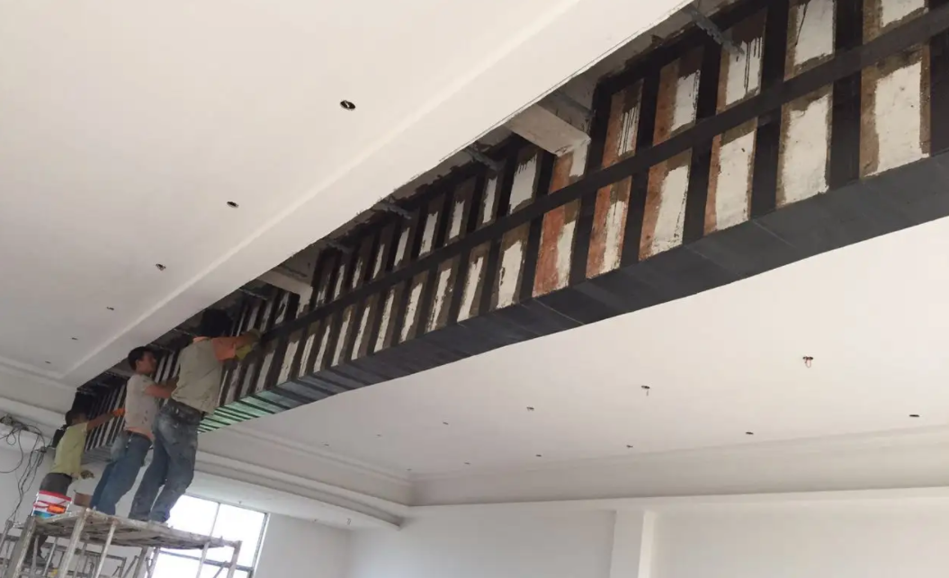 Vigas reforçadas com fibra de carbono com capacidade de flexão insuficiente Vigas reforçadas com fibra de carbono com capacidade de flexão insuficiente