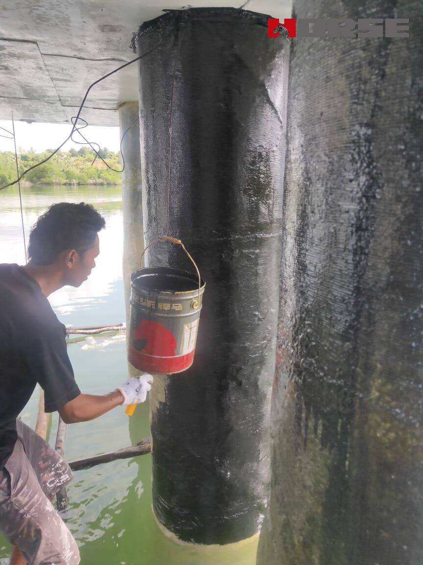 Reparo de cais com chapa de fibra de carbono