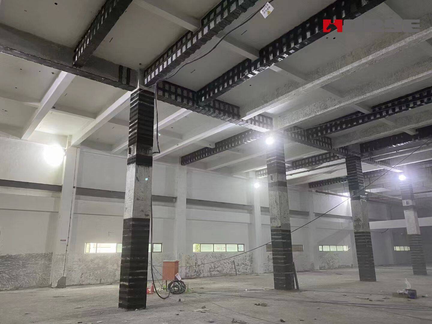 Compósitos de polímero reforçado com fibra de carbono (CFRP) para aumentar a capacidade do concreto armado
