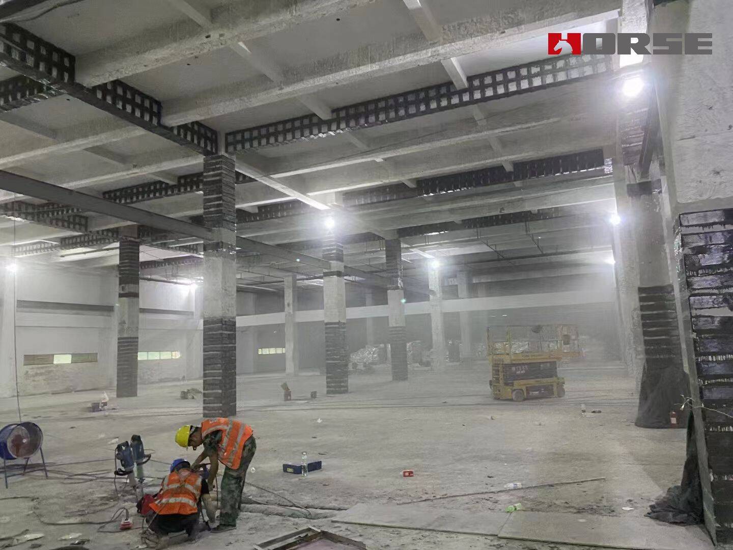 Compósitos de polímero reforçado com fibra de carbono (CFRP) para aumentar a capacidade do concreto armado