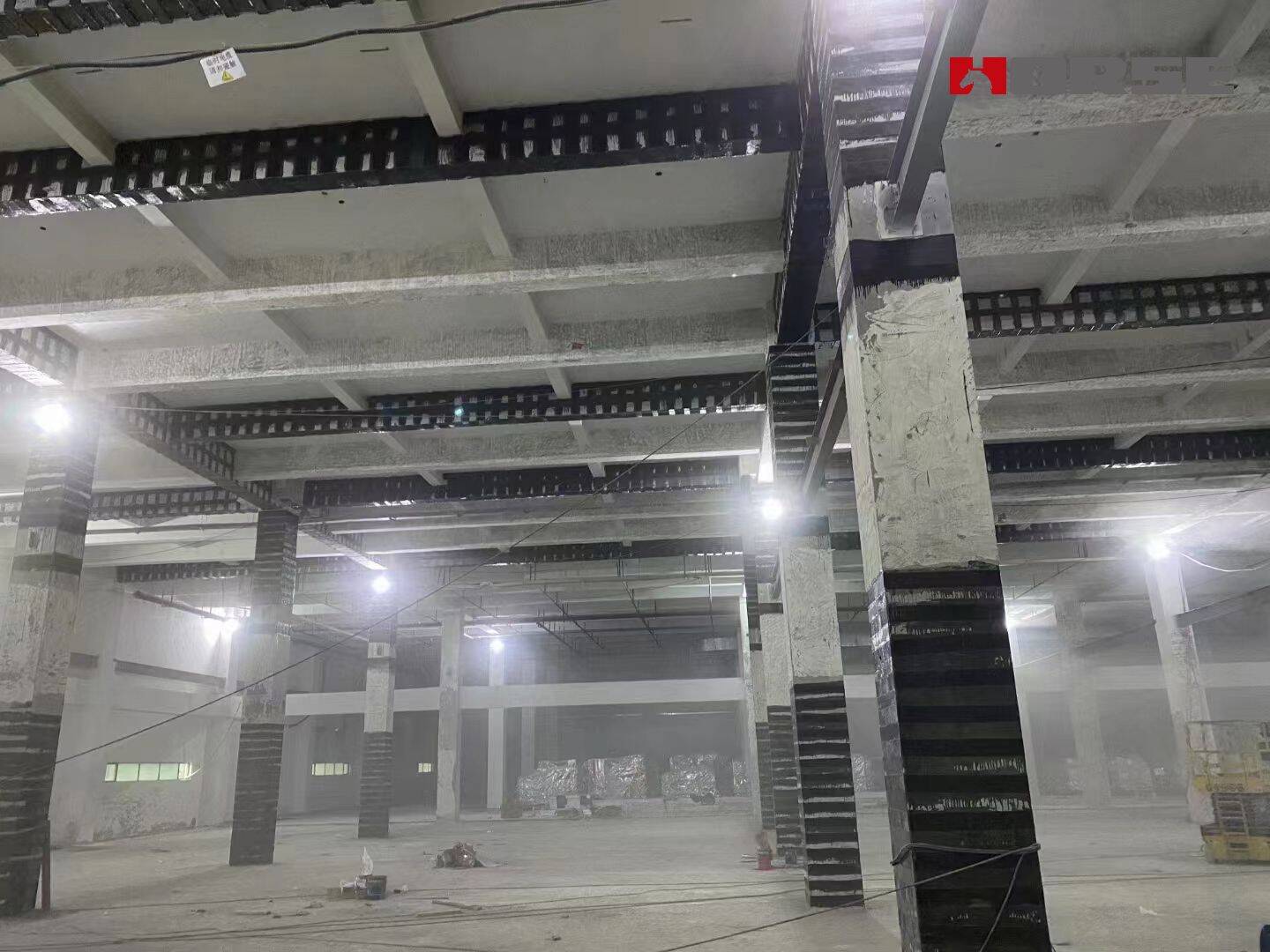 Compósitos de polímero reforçado com fibra de carbono (CFRP) para aumentar a capacidade do concreto armado