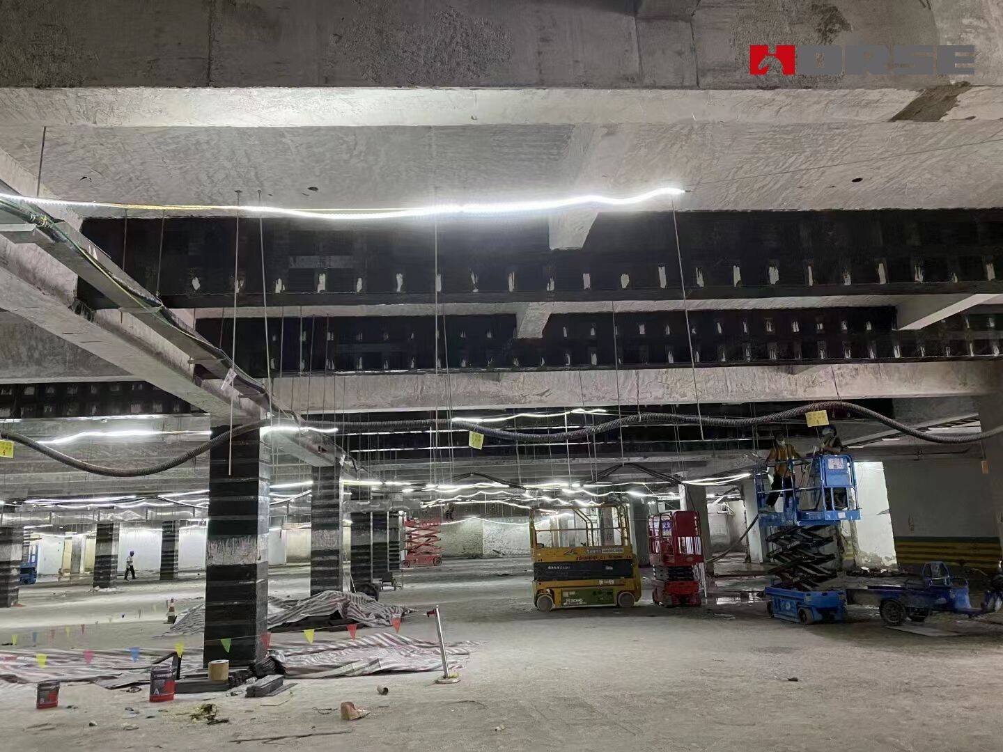 Compósitos de polímero reforçado com fibra de carbono (CFRP) para aumentar a capacidade do concreto armado