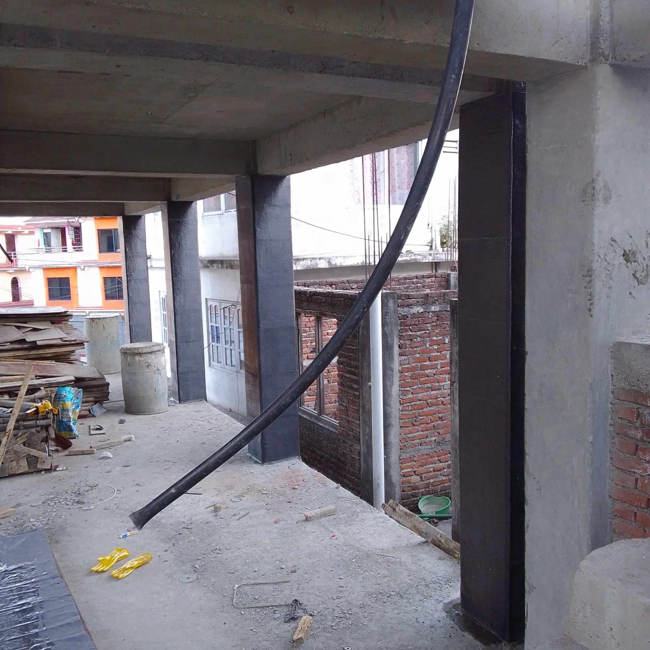Fibra de Carbono na Resistência à Compressão para Colunas