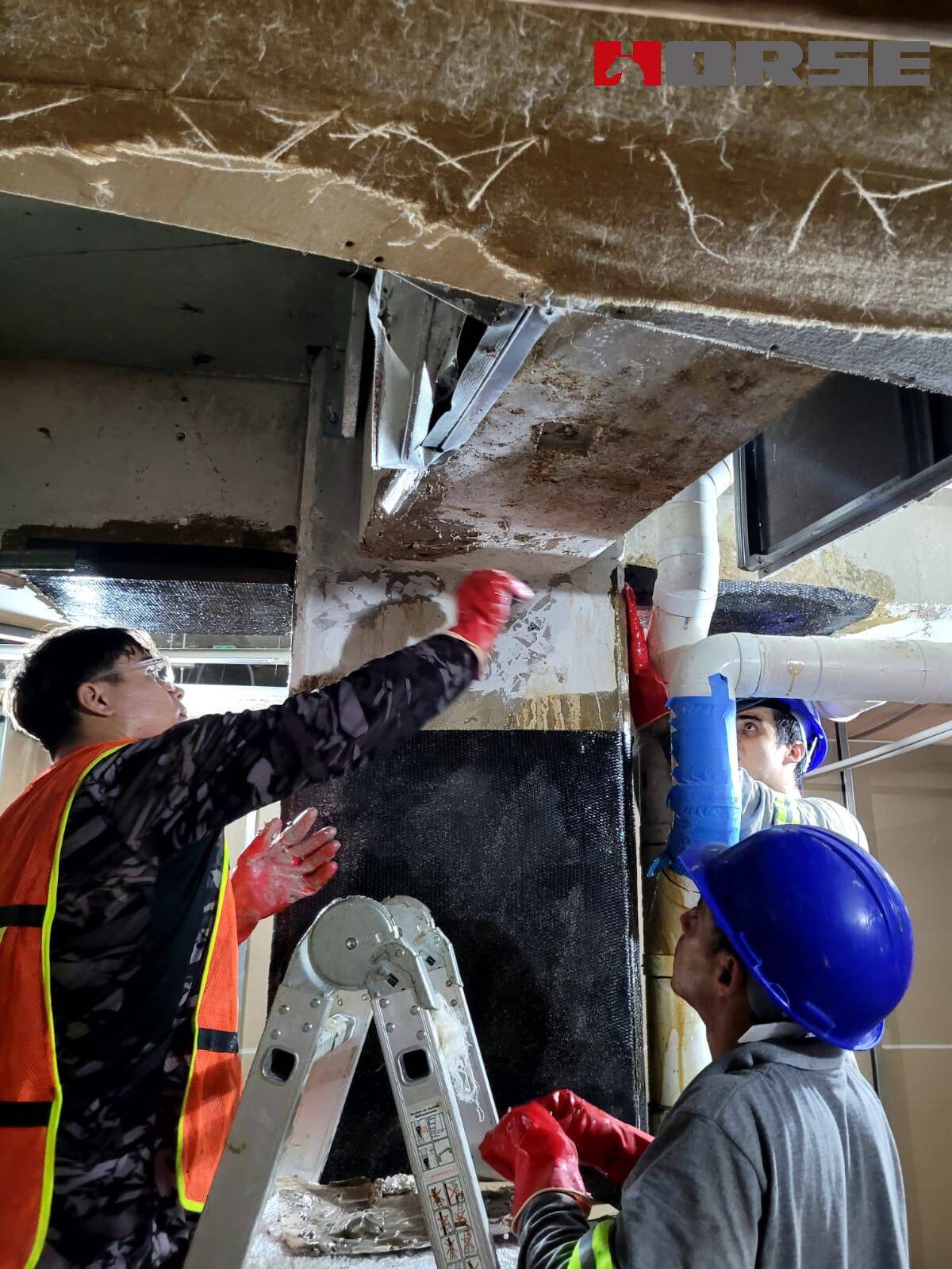 Rachaduras em colunas de reparo de fibra de carbono