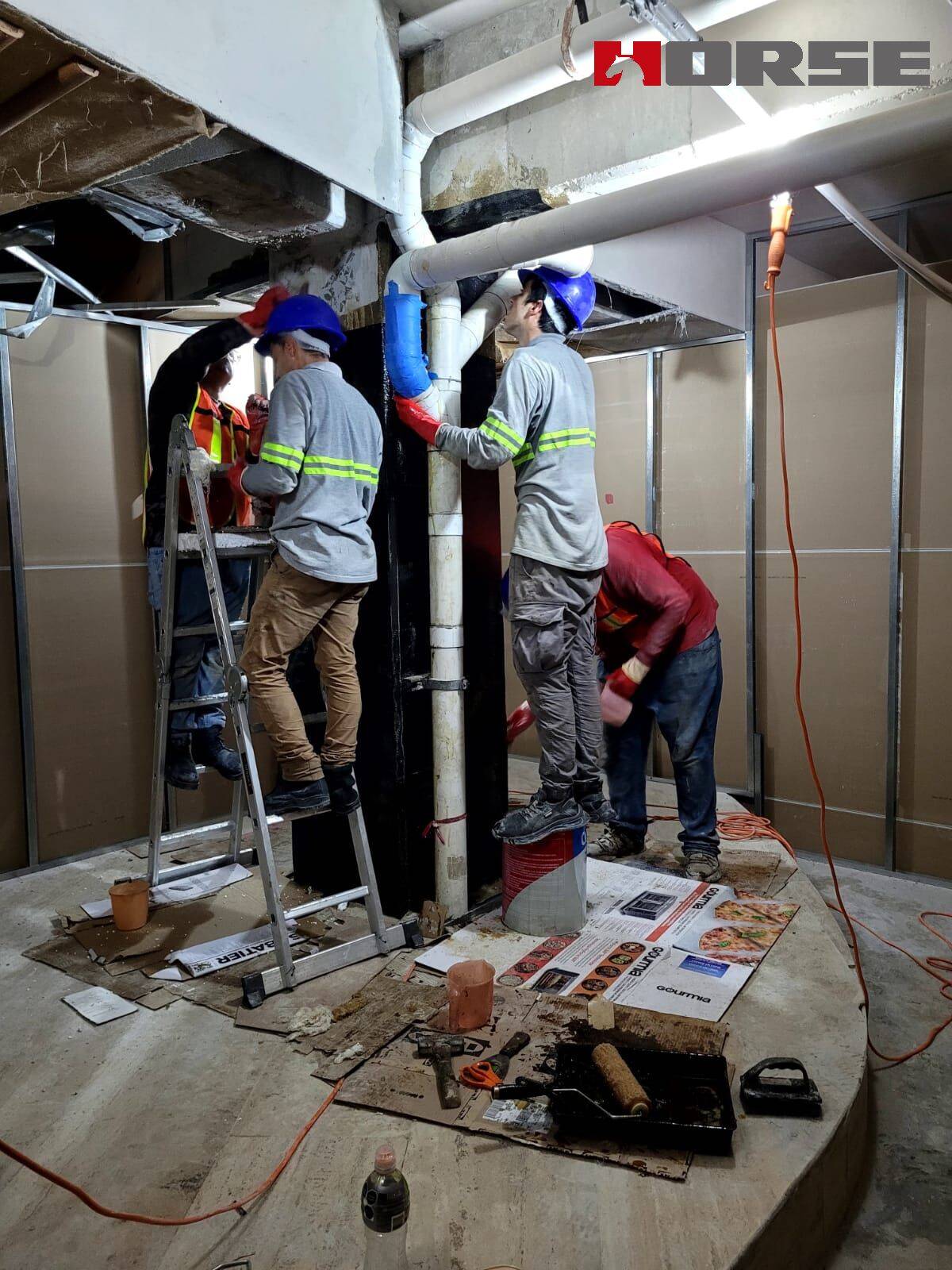 Rachaduras em colunas de reparo de fibra de carbono