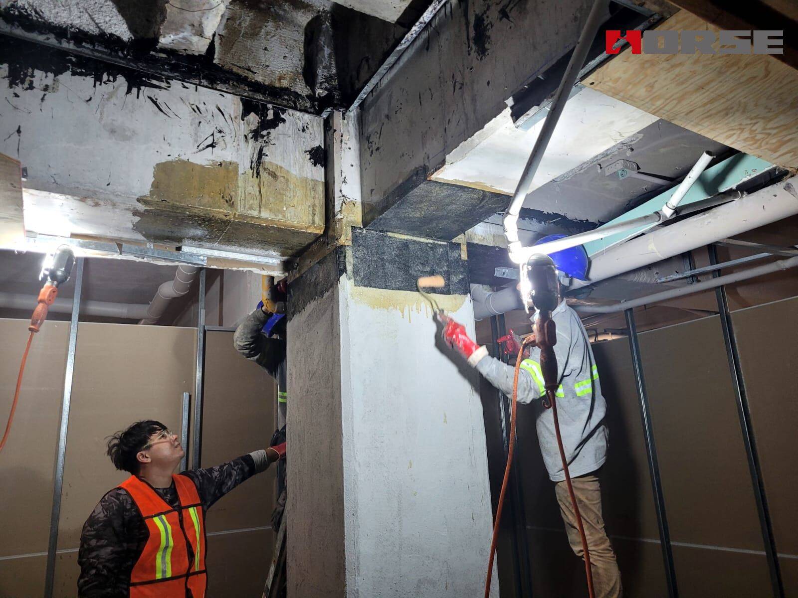 Rachaduras em colunas de reparo de fibra de carbono