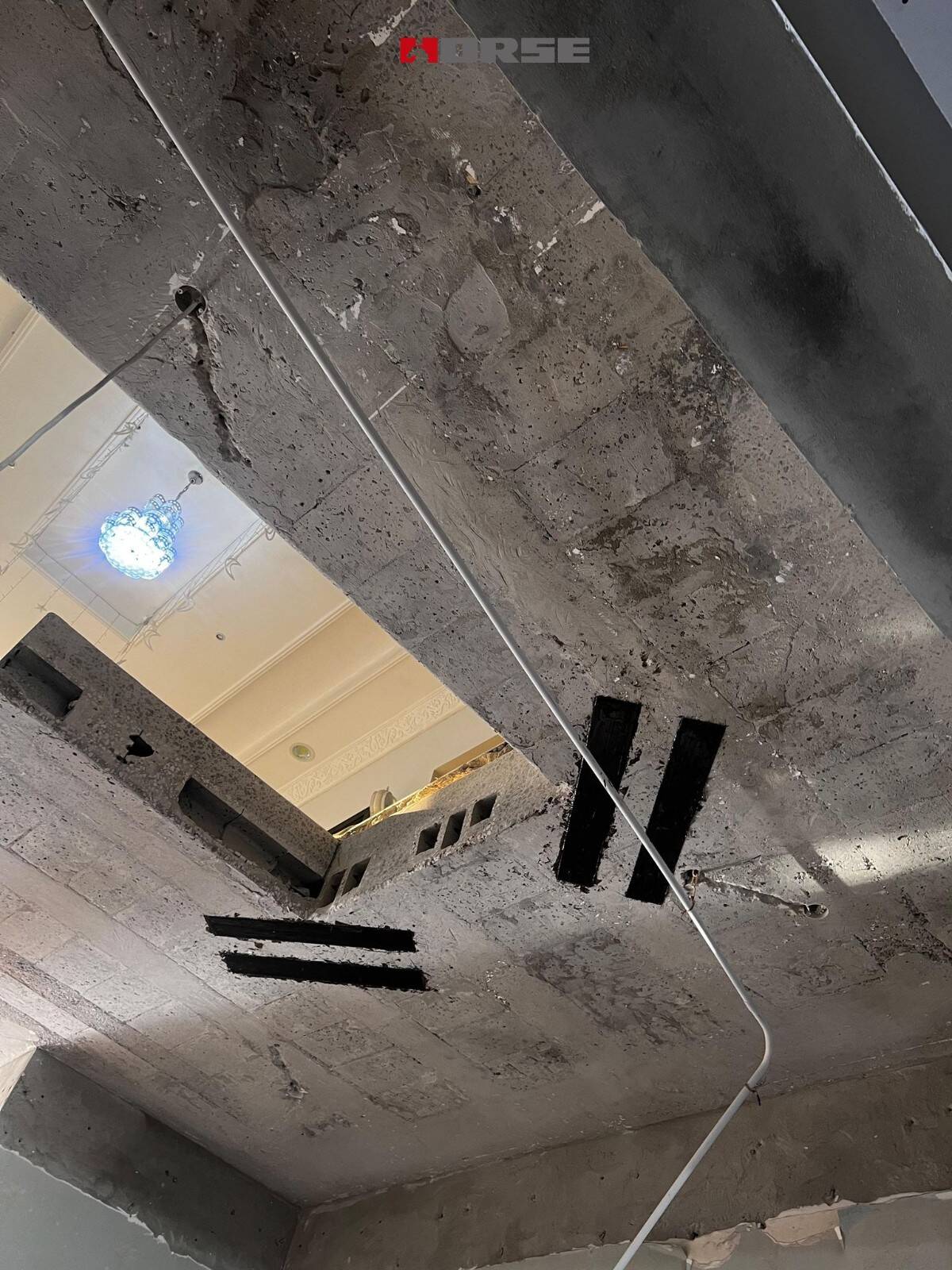 Reforço de laje de concreto com aberturas utilizando fibra de carbono