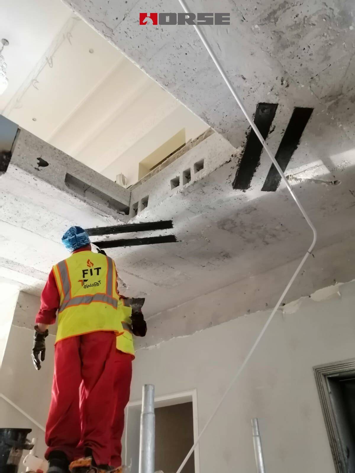 Reforço de laje de concreto com aberturas utilizando fibra de carbono