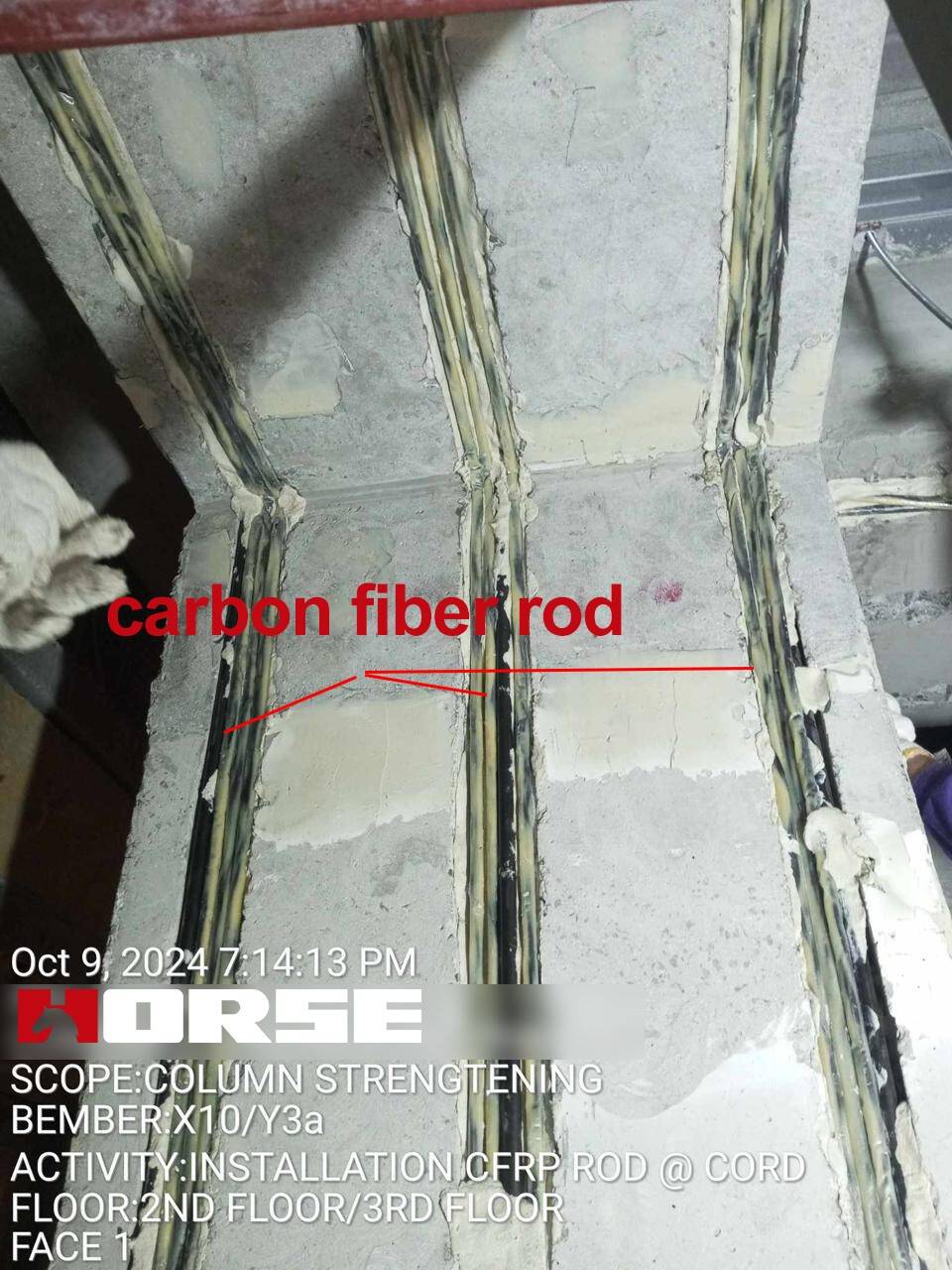 Barras de fibra de carbono reforçam insuficientemente o reforço das colunas RC