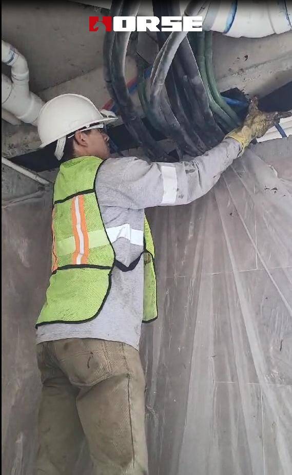 Furos de reforço de fibra de carbono em um apartamento