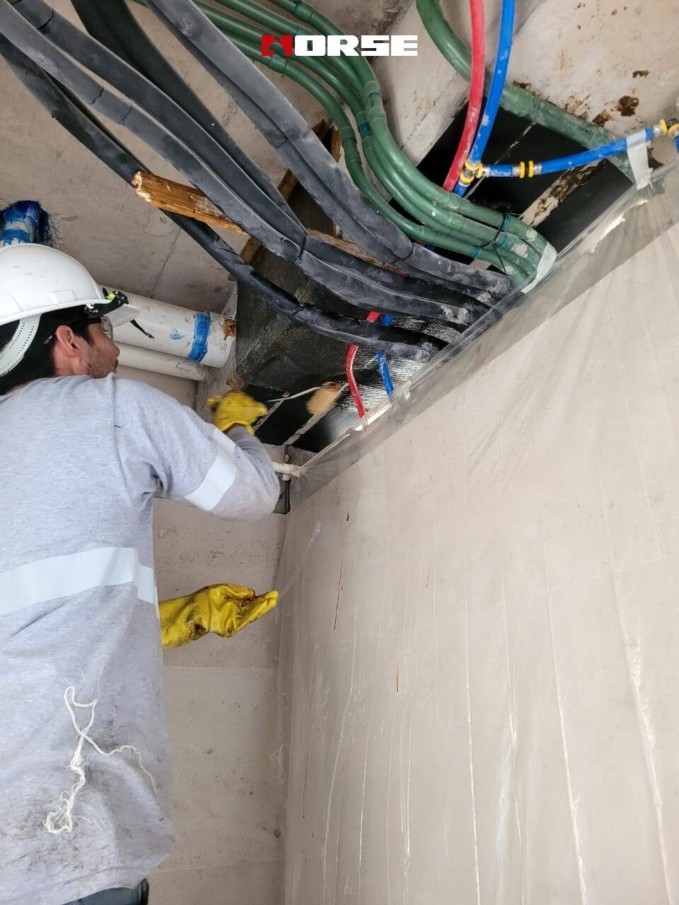 Furos de reforço de fibra de carbono em um apartamento