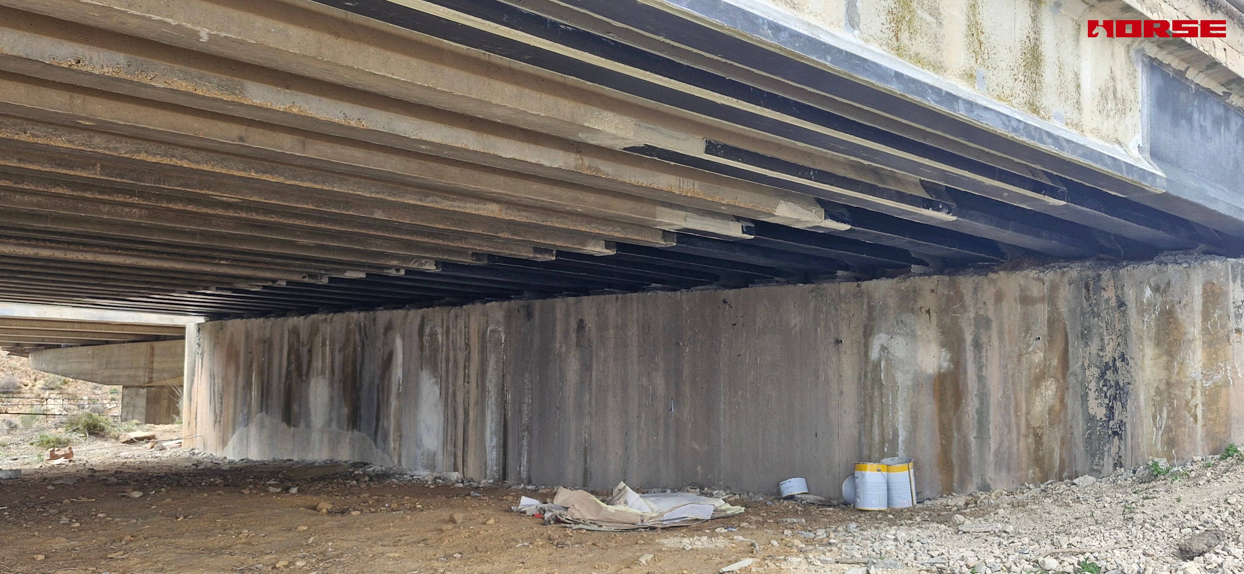 Reforço de Ponte Multiviga de Concreto Protendido com Laminado de CFRP e U-wrap Reforço de Ponte Multiviga de Concreto Protendido com Laminado de CFRP e U-wrap