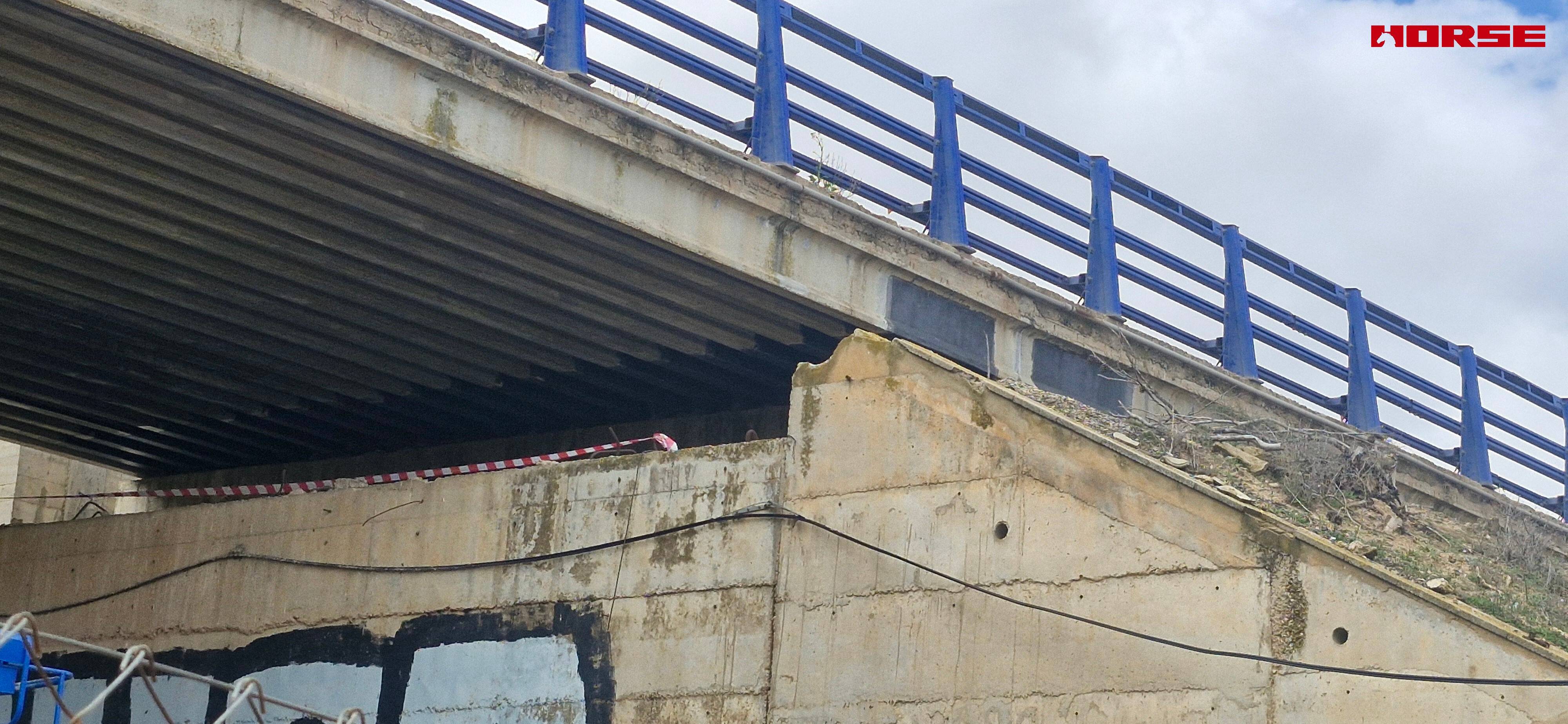 Reforço de Ponte Multiviga de Concreto Protendido com Laminado de CFRP e U-wrap Reforço de Ponte Multiviga de Concreto Protendido com Laminado de CFRP e U-wrap