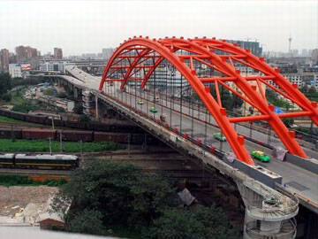Capacidade de suporte insuficiente da ponte, ocorrência de fissuras, reforço estrutural