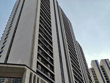 Edifício de escritórios reformado para apartamento com fibra de carbono