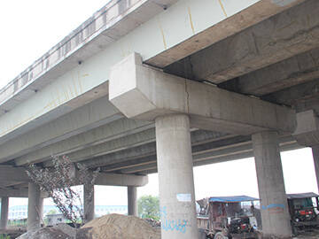 Reforço com placas de carbono protendidas para resolver o problema de suporte da superestrutura da ponte causado por rachaduras