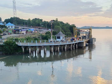 Reparo de cais com chapa de fibra de carbono