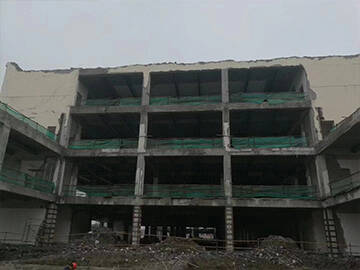 Transformando Prédios de Escritórios em Instalações de Saúde com Chapa de Aço e Fibra de Carbono