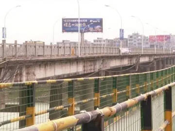 Envoltório de fibra de carbono para reforma de ponte