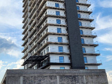 Furos de reforço de fibra de carbono em um apartamento