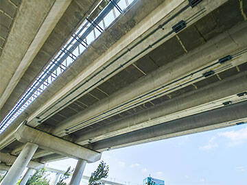 Fortalecimento ponte viga caixa concreta usando placa CFRP protendido