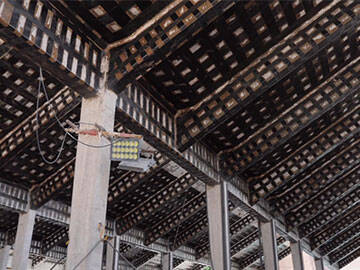 Atualize e renove fábricas industriais com revestimentos em fibra de carbono e aço